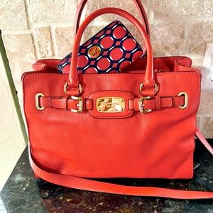 🎅🏻🎄MICHAEL KORS Beautiful Michael Kors Hamilton Satchel & Zippy Wallet Set